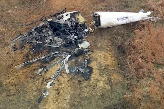 Hai trực thăng đâm nhau trên không, một phi công thiệt mạng