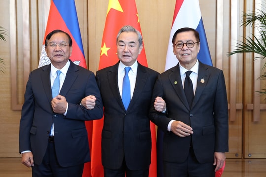 Ngoại trưởng Trung Quốc gặp người đồng cấp Campuchia, Thái Lan