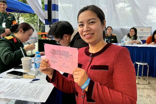 Bốc thăm giành suất mua nhà xã hội giá 21 triệu đồng một m2