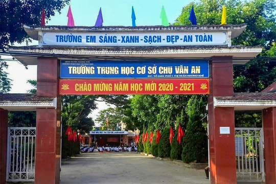 Thầy giáo bị tố sàm sỡ nữ sinh lớp 8 trong trường