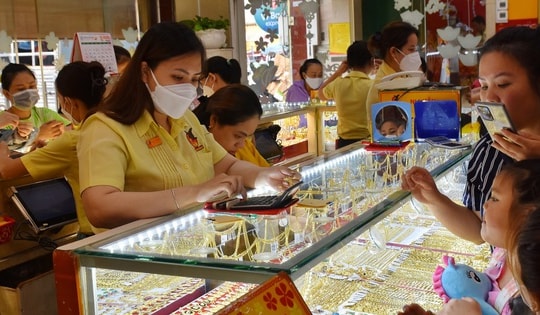 Giá vàng hôm nay 29-12: Biến động mạnh khi vừa mở cửa