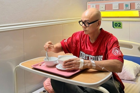 Phan Đinh Tùng nhập viện