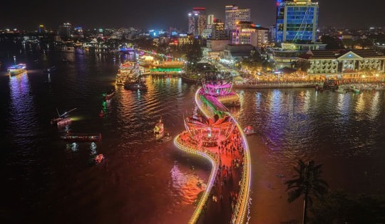 Cú hích mạnh mẽ cho du lịch miền Tây