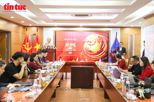 Son sắt niềm tin với Đảng qua chương trình nghệ thuật đặc biệt tại Nhà hát Hồ Gươm