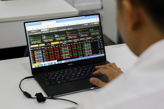 Vingroup tiếp tục 'gánh' VN-Index