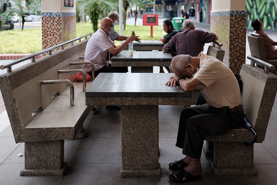 Trầm cảm tuổi già bởi những đứa con 'ký sinh'