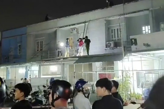 Sát hại bạn gái rồi lao xe vào container bên đường