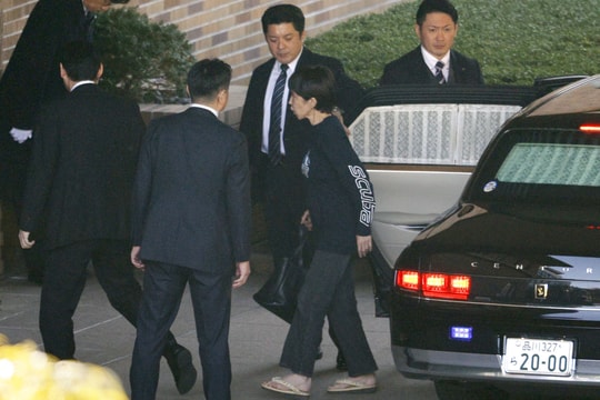 Thủ tướng Nhật chuyển vào dinh thự bị đồn 'ma ám'