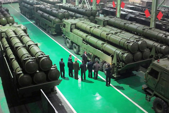 Triều Tiên khoe pháo phản lực có thể mang đầu đạn hạt nhân