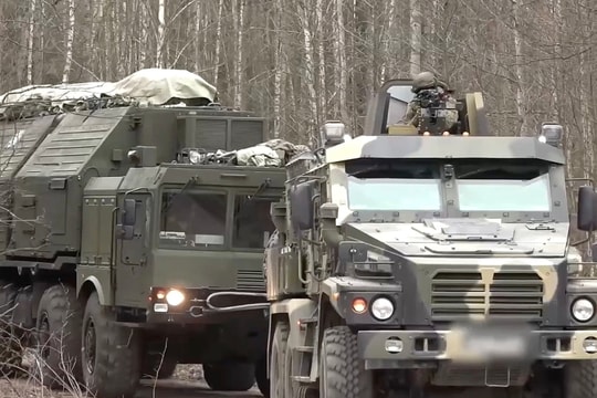 Tên lửa siêu vượt âm Oreshnik lần đầu lộ diện