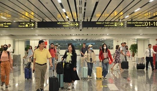 Tết Dương lịch, hành khách ở Tân Sơn Nhất cần làm gì để tránh chậm, lỡ chuyến bay?