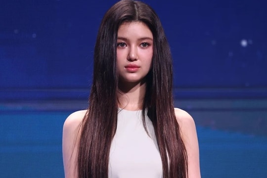 Nữ ca sĩ 20 tuổi bị 'đuổi' khỏi nhóm