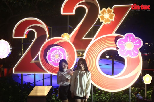 Hồ Gươm rộn ràng trước giờ khắc chuyển giao năm mới 2026