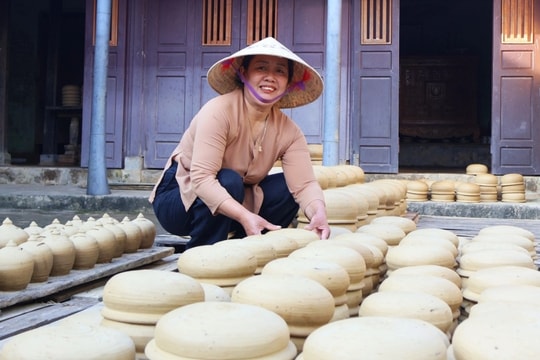 Làng gốm 500 tuổi nhận giải thưởng điểm du lịch cộng đồng tốt nhất năm 2025