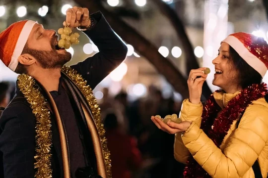 Những kiểu cầu may đêm giao thừa khắp thế giới