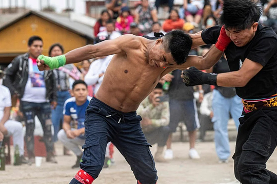 Nơi nào người dân đánh nhau để đón năm mới bình an?