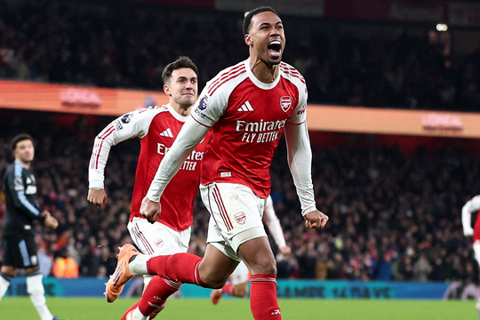 Arsenal đè bẹp Aston Villa