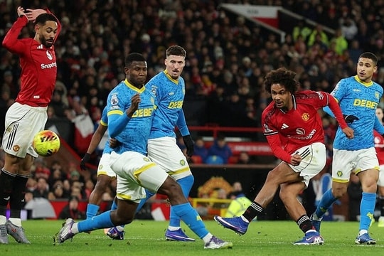 Man Utd hòa đội cuối bảng Ngoại hạng Anh