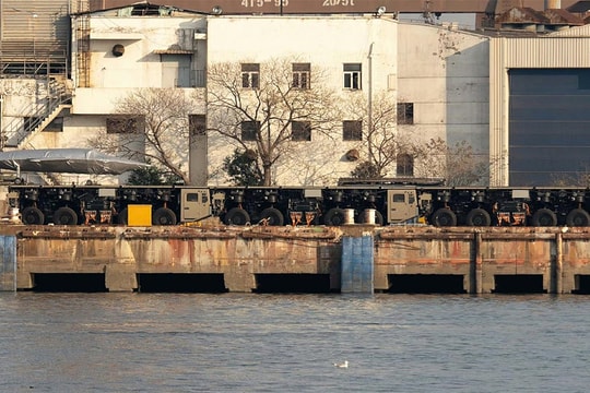 Xuất hiện ảnh 'bệ phóng điện từ gắn trên xe tải' của Trung Quốc