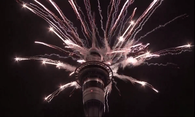 Pháo hoa năm mới rực sáng bầu trời New Zealand