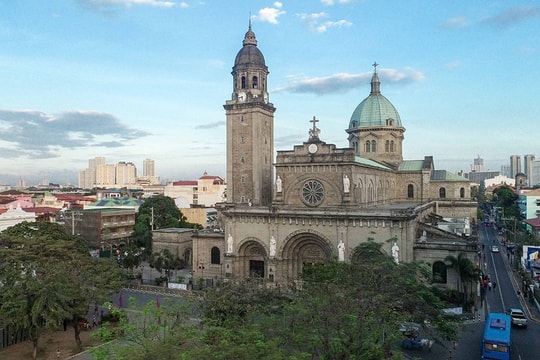 Người dân nước Đông Nam Á nào mặc đồ chấm bi vào ngày đầu năm mới?