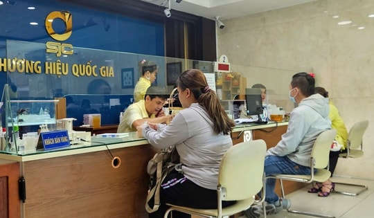 Giá vàng tiếp tục giảm sâu, công ty SJC tạm ngừng giao dịch vàng miếng, vàng nhẫn