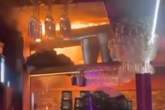 Thảm kịch cháy quán bar ở Thụy Sĩ: Nghi do pháo hoa làm bén lửa trần nhà