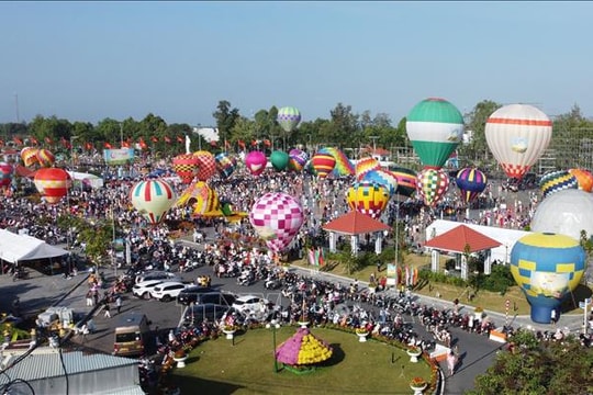 Bầu trời Sa Đéc lung linh sắc màu khinh khí cầu
