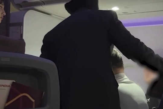 Ấn Độ: Hành khách say rượu tiểu tiện trong khoang thương gia