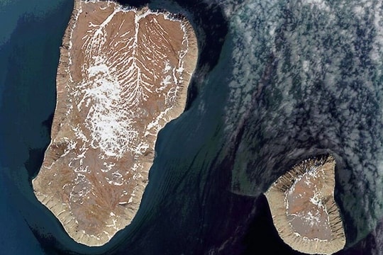 Những thành phố “đón năm mới hai lần”: Chỉ cách 4km nhưng lệch nhau 21 giờ