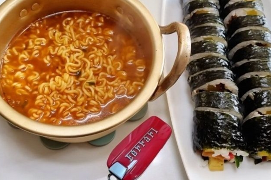 Thử thách 'giả nghèo' của người giàu gây phẫn nộ