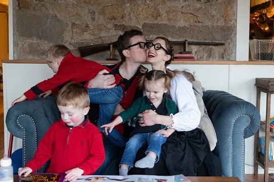 Cặp vợ chồng quyết sinh 10 con để 'cứu nhân loại'