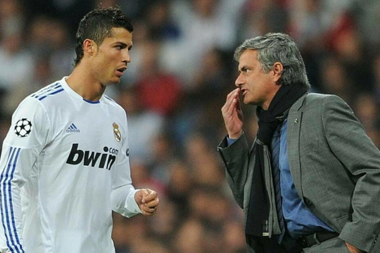 Modric: 'Mourinho từng khiến Ronaldo bật khóc trong phòng thay đồ'