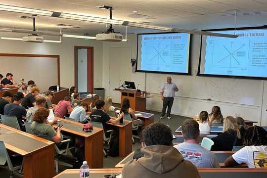 Giáo sư Mỹ dùng cách thi 'cổ xưa' để chấm điểm sinh viên