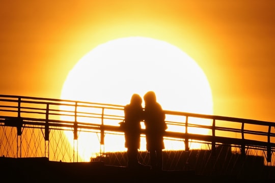 Người dân thế giới đón bình minh đầu tiên của năm mới