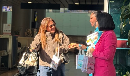 Du khách tấp nập đến Đà Nẵng ngày đầu năm mới 2026