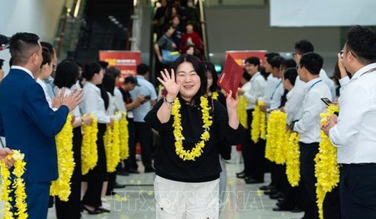 Hàng không tấp nập đón máy bay, đón khách đầu năm 2026