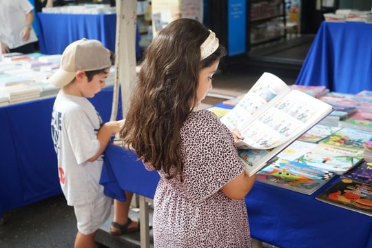 Đường sách TP Hồ Chí Minh hút khách, giữ nhịp văn hóa đọc đầu năm 2026