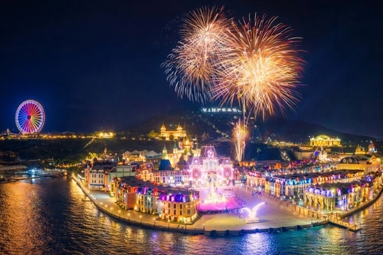 Chuỗi điểm đến trong hệ sinh thái Vingroup đón hơn 1,5 triệu lượt khách đêm giao thừa