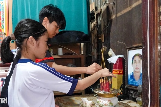 Cha mẹ mất sớm, hai anh em nương tựa ông bà nội già yếu, nguy cơ thất học