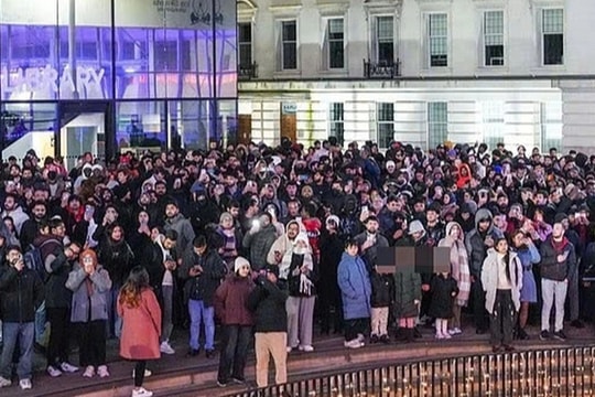 Bị lừa bởi quảng cáo giả, hàng nghìn người tụ tập chờ pháo hoa ở Anh