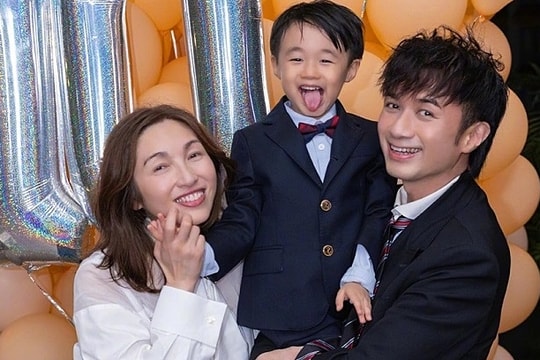 Vợ Cổ Cự Cơ sinh con ở tuổi 57