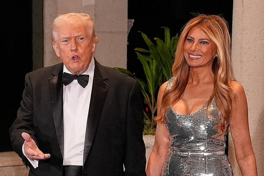 Bà Melania Trump diện đầm ôm trong tiệc đón năm mới