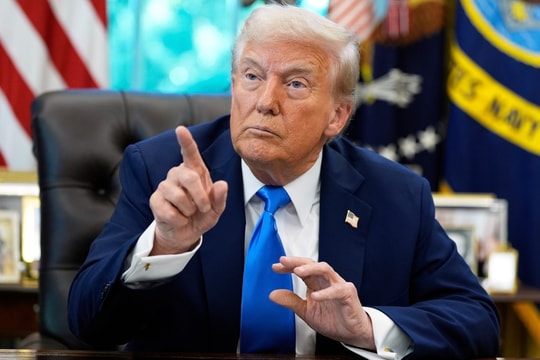 Ông Trump hoãn tăng thuế nhập khẩu nhiều sản phẩm