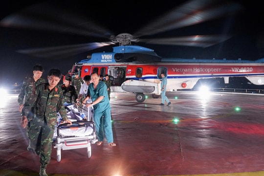 Chuyến trực thăng đầu năm cứu bệnh nhân đột quỵ từ đảo Nam Yết