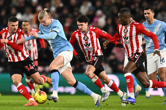 Man City hòa tân binh Ngoại hạng Anh