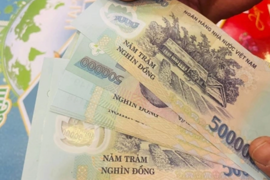 Cả trường góp tiền để giáo viên hợp đồng có 2 triệu thưởng Tết