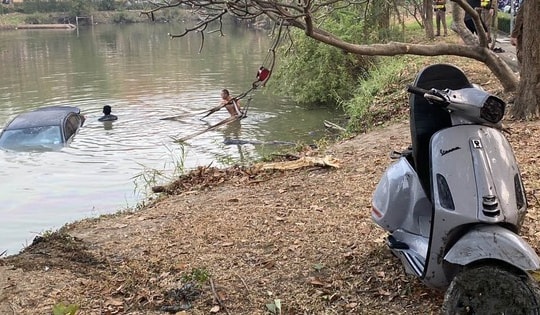 Nữ tài xế đâm trúng xe máy khiến nam sinh viên tử vong dưới ao