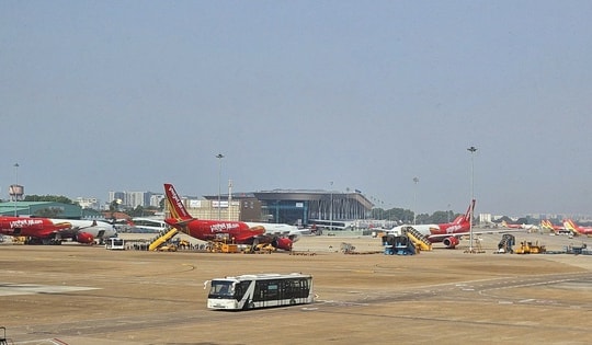 Máy bay mới liên tục về Việt Nam, giá vé Tết có hạ?