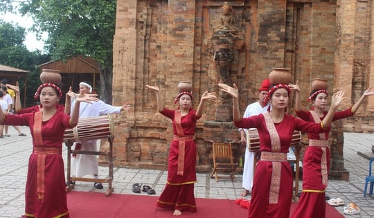 Nhiều điểm tham quan giá rẻ và miễn phí ở Khánh Hòa hút khách dịp Tết